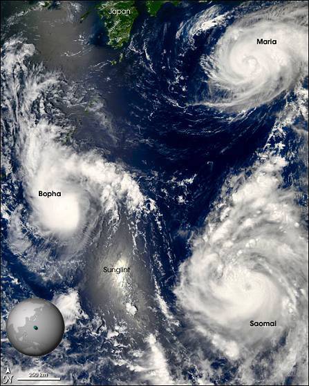 Sjældent billede med 3 tropiske orkaner fra over Stillehavet august 2006